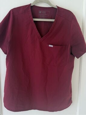 Figs Women’s Catarina One-Pocket V-Neck Scrub Top Burgundy/Wine